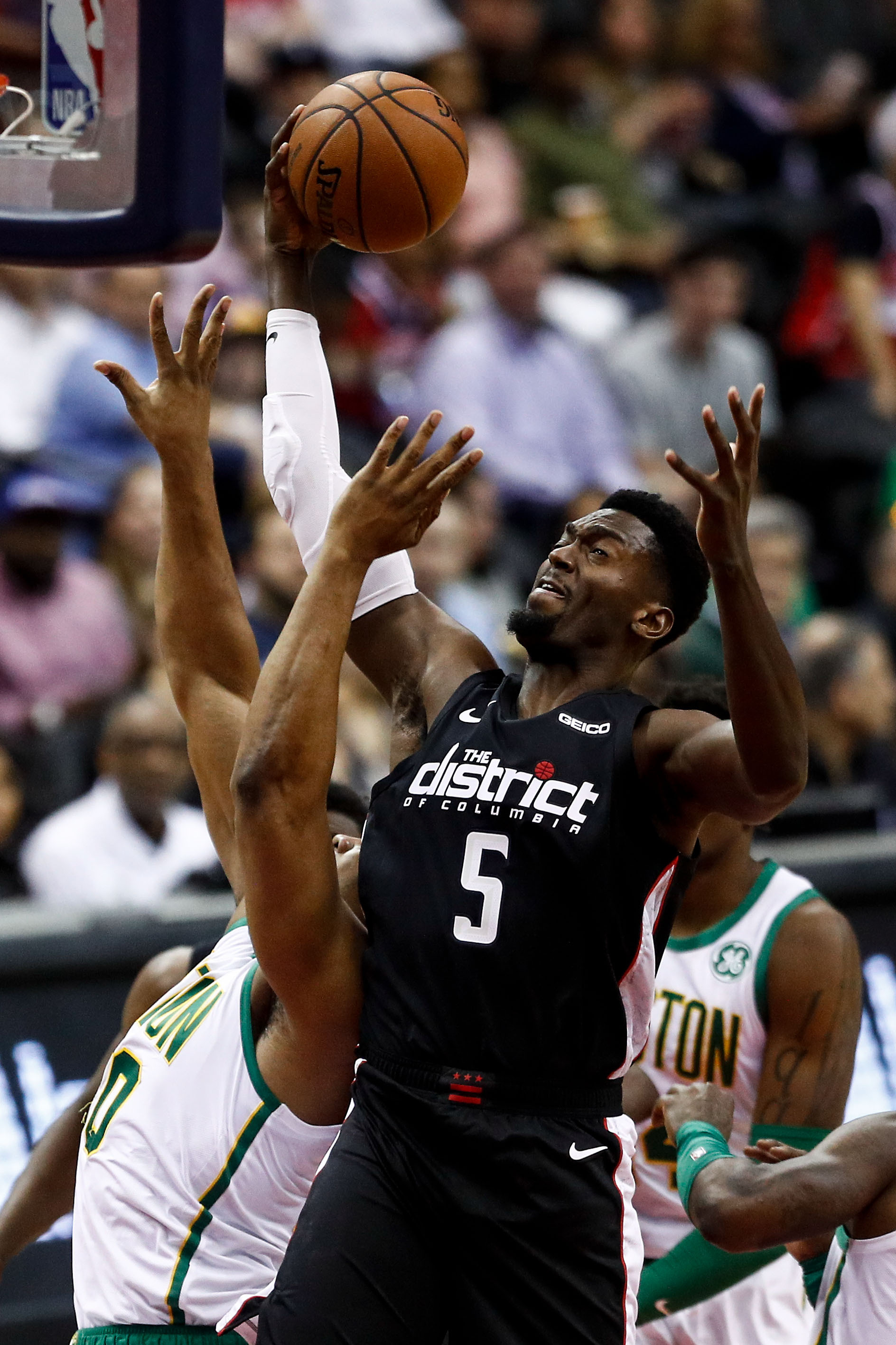 芒果体育- 从葡萄牙体育临场应变备战足总杯到加时末段华盛顿奇才调整名单以备全明星赛，科维托娃在篮网比赛中出色防守