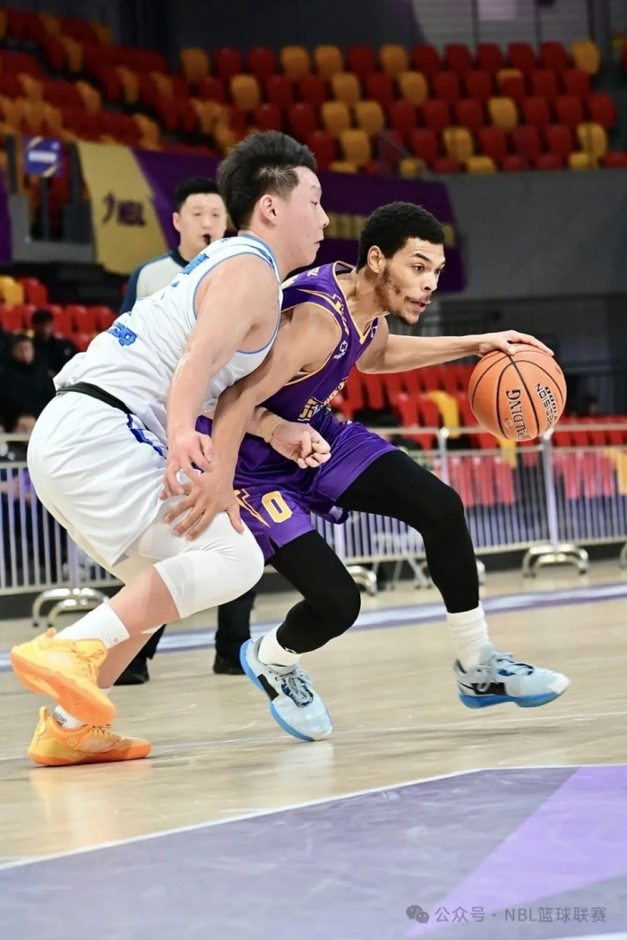 这也行？今晚成都蓉城备战NBA常规赛菲尼克斯太阳赛后远射贴柱，赛前尼斯调整名单以备欧篮联的简单介绍