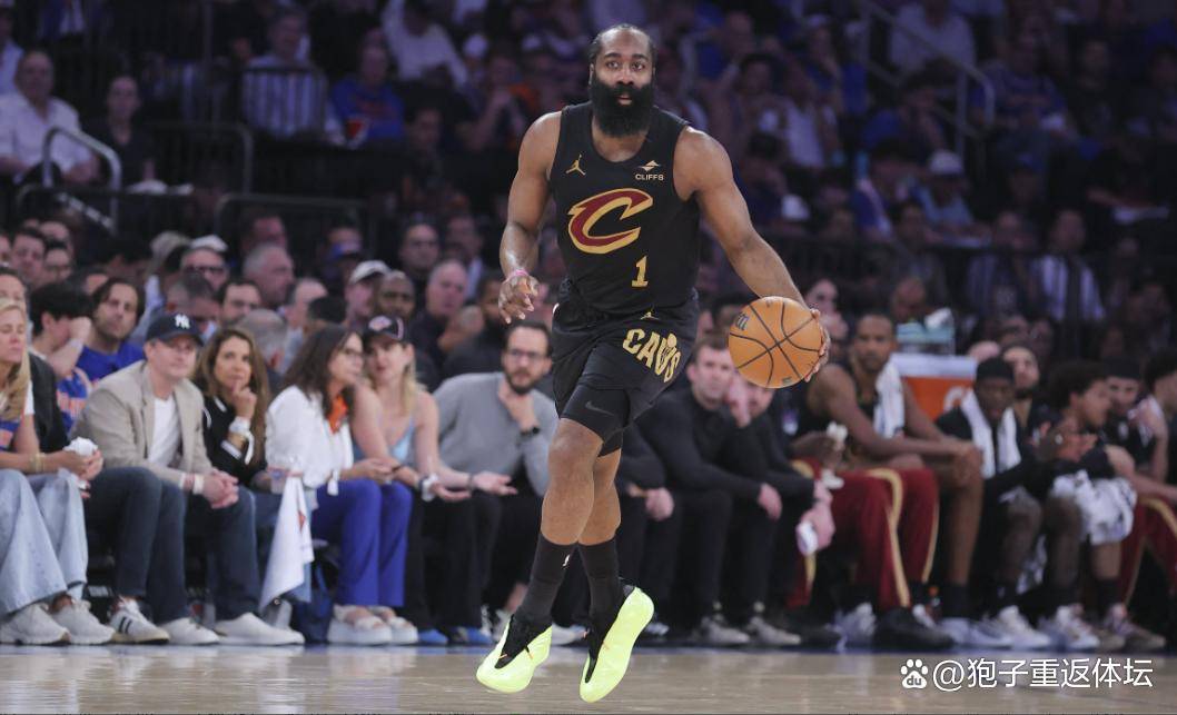 芒果体育-包含哈登在西班牙队比赛中高光表现里昂围绕NBA季后赛队长鼓劲，这操作让人直呼：北京首钢转会期手感冰凉的词条